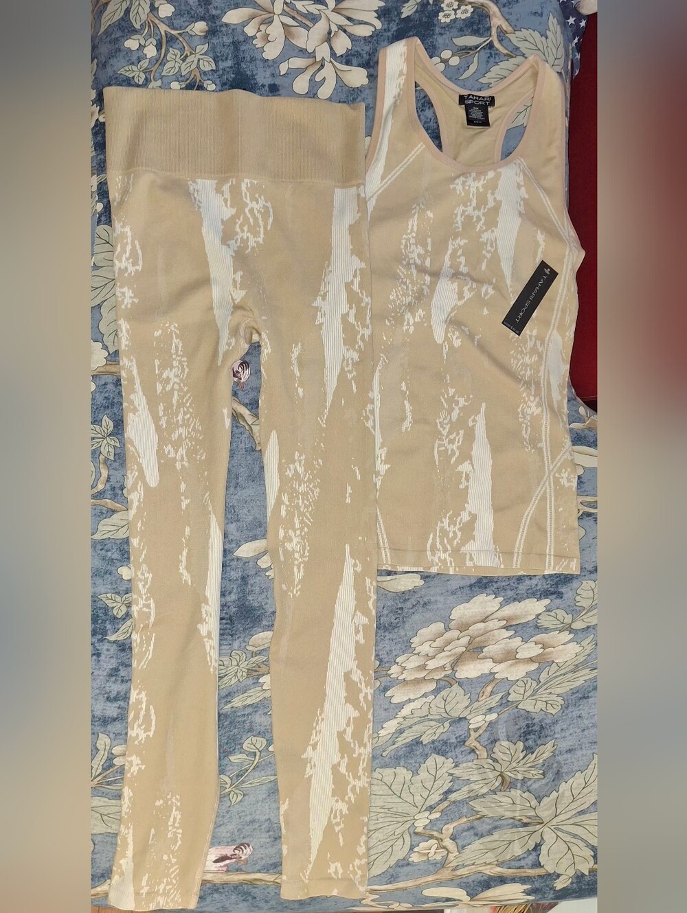 Tahari Sport 2 Pc Activewear Set S/M Tank Top & Leggings Beige NWT/NWOT